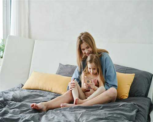 高龄绝经女性是否可做试管婴儿？借卵试管流程与代生供卵费用解析